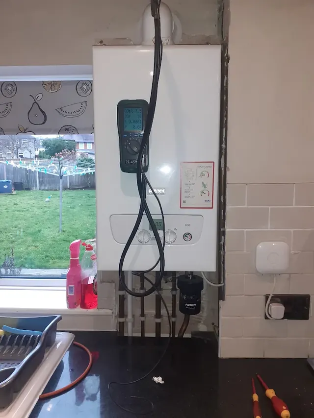 Checking combustion on a Baxi boiler with a flue gas analyser
